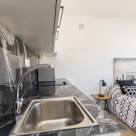 Sunstay Petit Apartment *